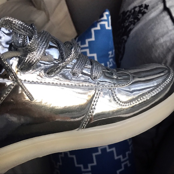 LAST ONE 8.5❗️4 MODES METALLIC SILVER SNEAKERS 👟 - Picture 6 of 8